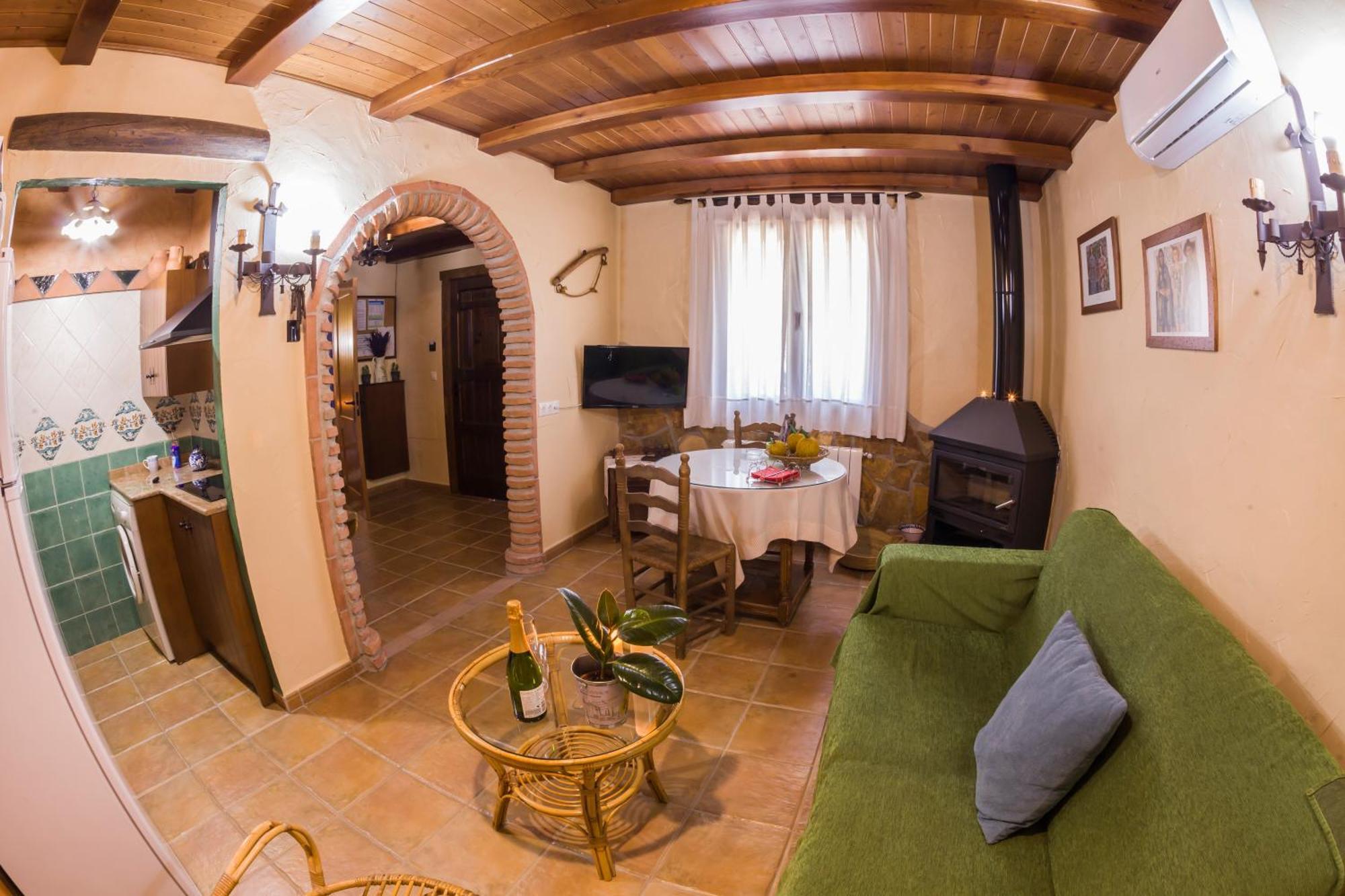 Apartamentos La Granja Hinojares Bilik gambar
